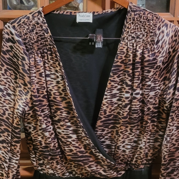 Leopard silky bodysuit! NWOT! Size large - Picture 2 of 3